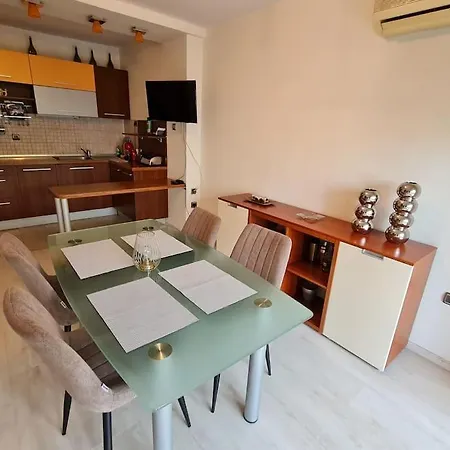 санта Apartment